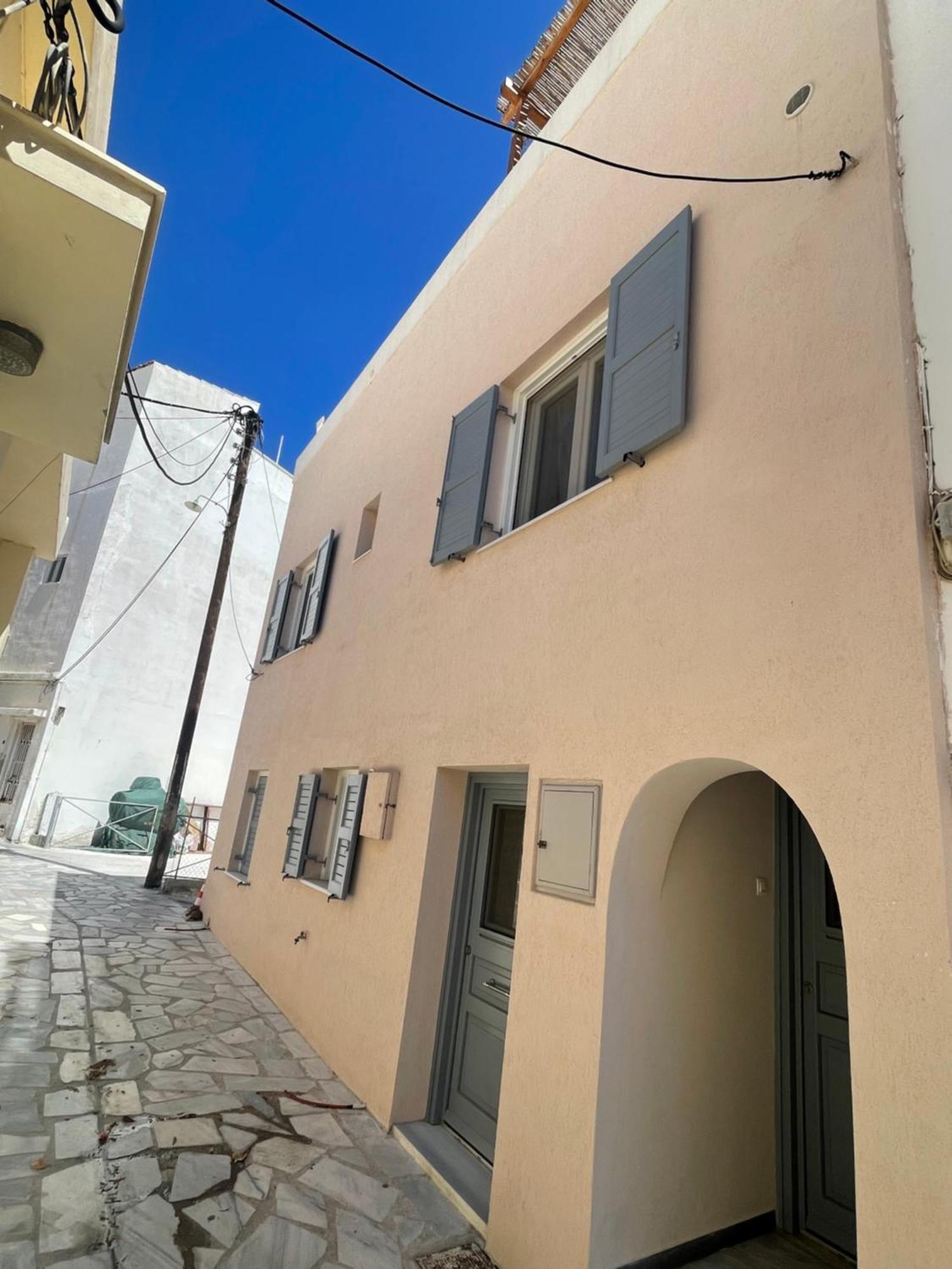 Modern & Comfortable House In The City Center Ермополи Екстериор снимка